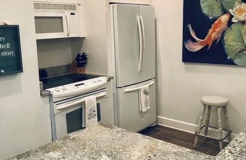 Jacksonville Beach Condo | STEPS TO THE SAND 🦩🏄‍♀️🏝 2 WEEK MINIMUM