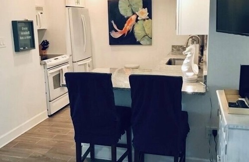 Jacksonville Beach Condo | STEPS TO THE SAND 🦩🏄‍♀️🏝 2 WEEK MINIMUM