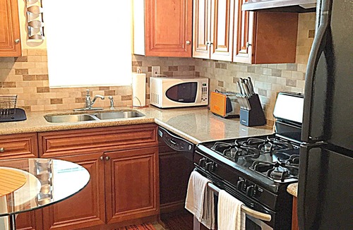 Central Mission Beach Apartment | Steps to the water on both sides! Mango Tango