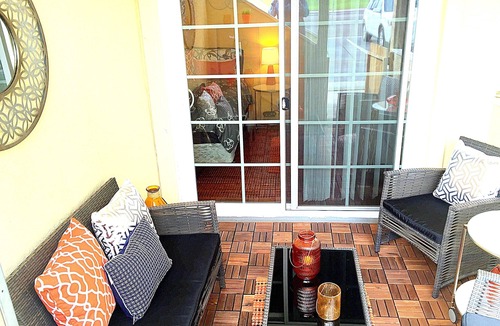 Central Mission Beach Apartment | Steps to the water on both sides! Mango Tango
