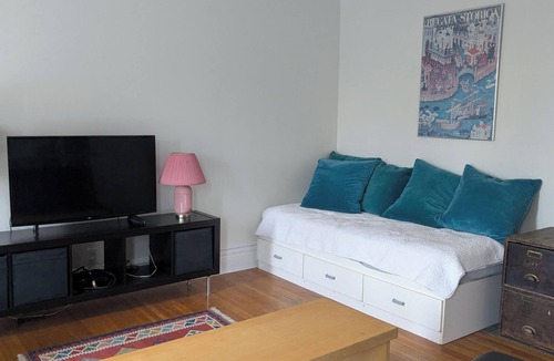 Trinity - Bellwoods Apartment | Steps to Trinity Bellwoods, Ossington and World Cup Venue