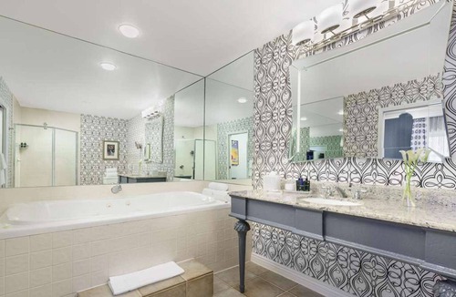 Theater District Hotel | Steps to Union Square | Pet Friendly + Valet Parking