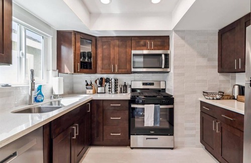 Marina Peninsula House | Steps to Venice Sand | BBQ, Fire Pit, Parking