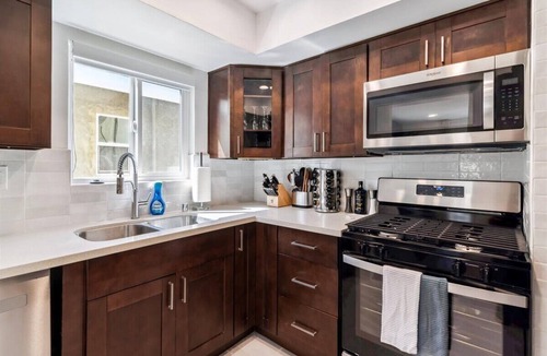 Marina Peninsula House | Steps to Venice Sand | BBQ, Fire Pit, Parking