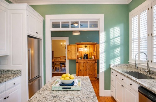 Valdosta House | Steps to VSU Campus Private Pool Sleeps 10 Magnolia Manor