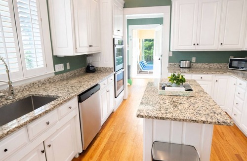 Valdosta House | Steps to VSU Campus Private Pool Sleeps 10 Magnolia Manor