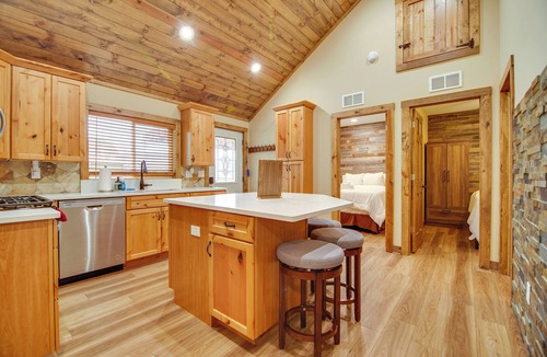 Twin Lakes Cabin | Steps to Water! Boater’s Basecamp in Twin Lakes