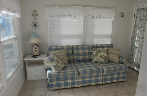 North Beach Haven Apartment | Steps to White Sandy Beaches