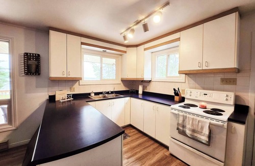 Jocelyn Cottage | Sterling Bay Getaway 3BRD+ Bunkie