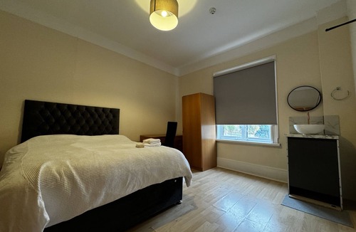 Heston Central Hotel | Sterling House B&B Heathrow