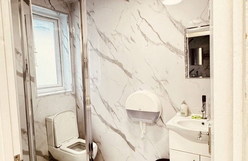 Heston Central Hotel | Sterling House B&B Heathrow