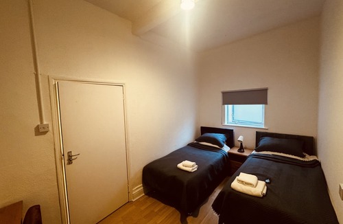 Heston Central Hotel | Sterling House B&B Heathrow