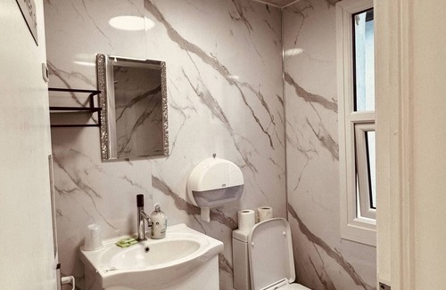 Heston Central Hotel | Sterling House B&B Heathrow