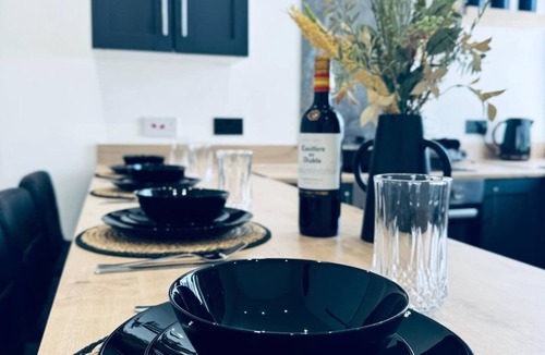 Crewe House | Sterling House - by EazyStays