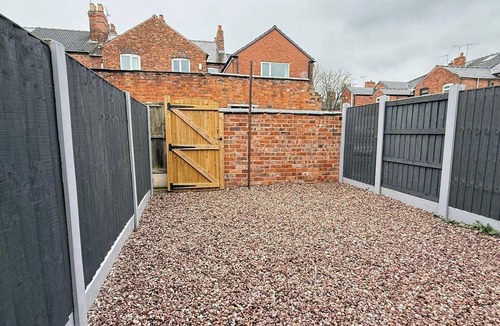 Crewe House | Sterling House - by EazyStays