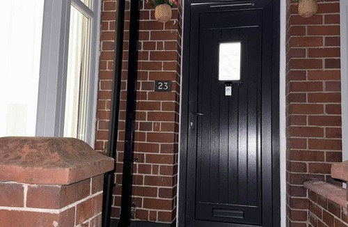 Crewe House | Sterling House - by EazyStays