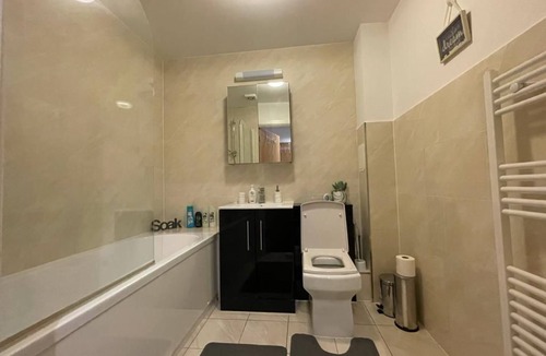 Stevenage House | ✩ Stevenage Town ✩ Balcony ✩ 2 Bed Apt, 5 guests