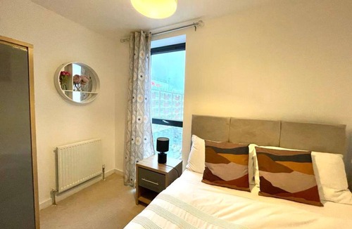 Stevenage House | ✩ Stevenage Town ✩ Balcony ✩ 2 Bed Apt, 5 guests