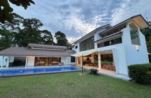 Si Rusa Villa | Stevlynn Villa