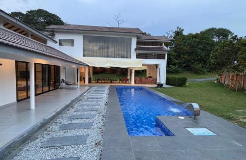 Si Rusa Villa | Stevlynn Villa