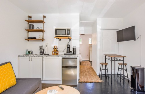 Yacht Harbor Apartment | Stewart Studio- Private yard and lake access
