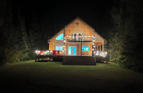 Manitoba Cottage | Still Cove Point: Luxury Waterfront Cabin
