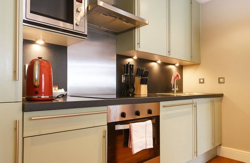 Tower Hill Apartment | Still Life Tower Hill Executive