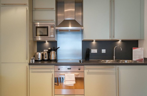 Tower Hill Apartment | Still Life Tower Hill Executive