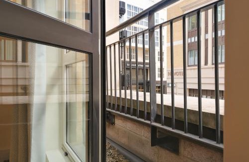 Tower Hill Apartment | Still Life Tower Hill Executive