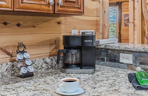 Whittier Cabin | Still Like New/Premium luxury cabin/Heavenly views/Step free/Harrahs Casino