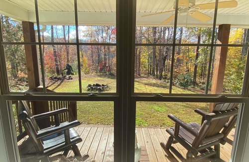 Pamplin House | Still Waters a secluded quiet lake front home close to Hampden Sydney & Longwood