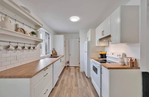 Greater Madawaska House | Stillwater Escape + Hot Tub