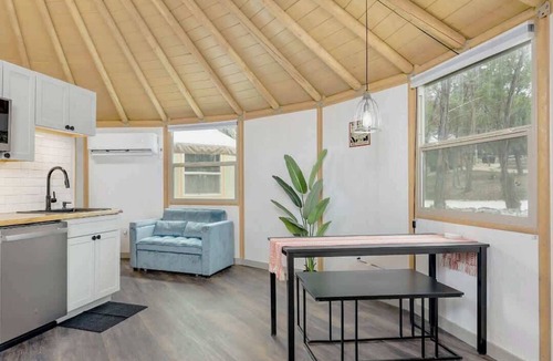 Canyon Lake Cabin | Stillwater Luxe Texas Yurt-Canin | Hot Tub | Glamp