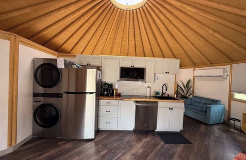 Canyon Lake Cabin | Stillwater Luxe Texas Yurt-Canin | Hot Tub | Glamp