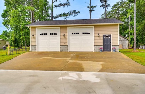 Belhaven House | Stillwater Stay Pet-Friendly