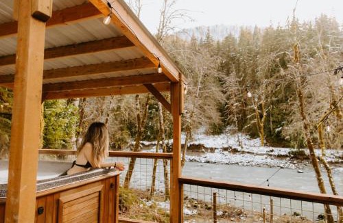 Verlot House | Stilly River Haus - Hot tub - Firepit - Fireplace