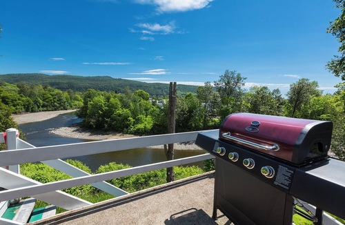 Baie-St-Paul House | Stilt area overlooking a river