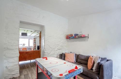 Rhiwbryfdir House | Stiniog Lodge