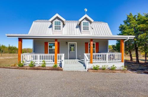Gober House | Stocked Fishing Ponds: Texas Getaway w/Cows!