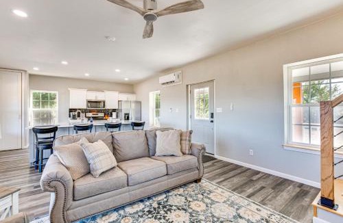 Gober House | Stocked Fishing Ponds: Texas Getaway w/Cows!