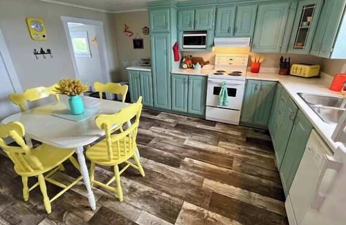 Twillingate House | Stockley's Saltbox Su