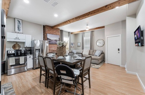 Fort Worth Cottage | Stockyards- 4min Pet Friendly 3BR Luxe Gem