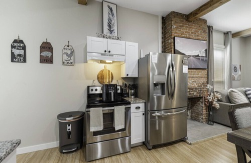 Fort Worth Apartment | Stockyards- 4min | Pet Friendly | 3BR Luxe Gem