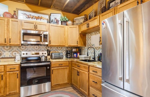 Fort Worth House | Stockyards 5 mins!-New!-Sleeps 8. Cedar House, TCU close by