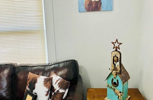 Fort Worth House | Stockyards Getaway: Western Charm Near World Cup