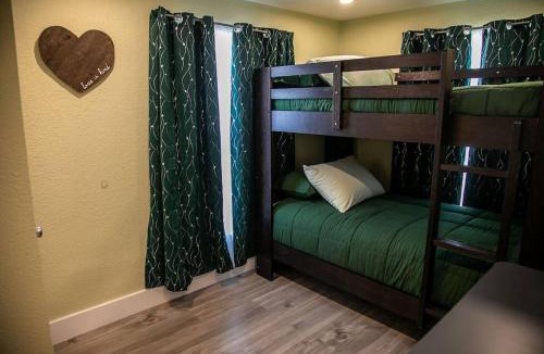 Fort Worth House | StockYards! Less than 4 minutes-Sleeps 8-Lee House