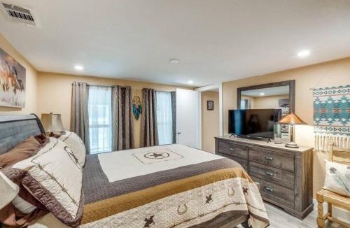 Fort Worth House | StockYards! Less than 4 minutes-Sleeps 8-Lee House