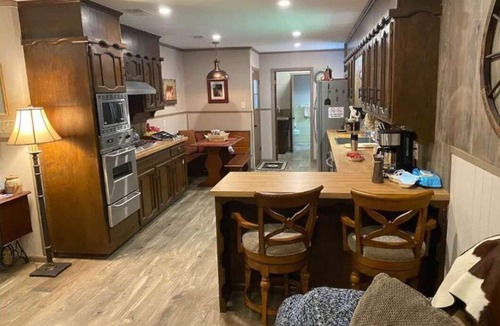 Fort Worth House | StockYards! Walk 3 Blocks-Ranch House sleeps 8, TCU close by