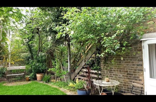 Hackney Downs House | Stoke Newington - Light & spacious two bed garden flat