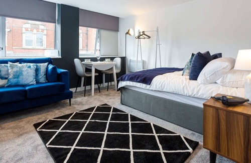 Stoke-on-Trent Apartment | Stoke-on-Trent Studio - Central Location
